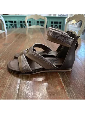 OTBT Souvenir Metallic Leather Ankle Wrap Sandals Silver Taupe Zip 7.5 Gladiator thumbnail 2