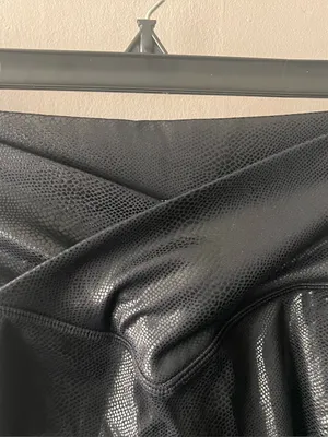Buff Bunny Black Crossover Leggings Size Medium thumbnail 2
