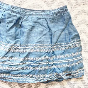 ABERCROMBIE & FITCH Chambray Soft Denim Embroidered Short Mini Skirt Medium NWT thumbnail 2