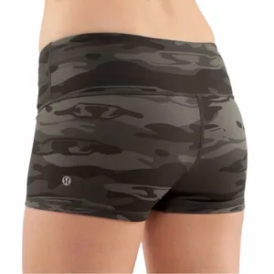 Lululemon Wren/Retro Green Camo Boogie Shorts size 2 thumbnail 3
