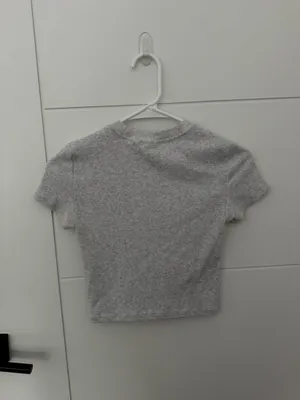TNA Aritzia Cropped Heather Grey T-Shirt thumbnail 3