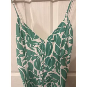 VICI Green White Tropical Leaf Print Midi Dress M Rayon Linen Front Slit Resort thumbnail 7