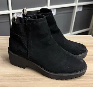 Universal Threads Target Black Lug Sole Suede Ankle Chelsea Boots thumbnail 1