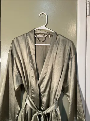 Victoria's Secret Women's One Size Silky Satin Robe Pale‎ Light Green True Wrap thumbnail 3
