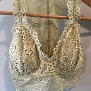 Listicle Medium Light Green Lace‎ Bralette thumbnail 3