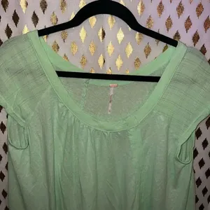 Free People Keep It Casual T-shirt blouse Queen Green size XS thumbnail 6