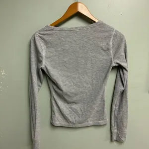 Fabletics Gray V-Neck Long Sleeve Top thumbnail 4