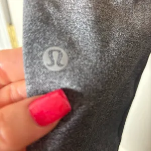 Lululemon Speed Up Crop (21")Sz 8 Heathered Black. Preloved excellent condition thumbnail 4