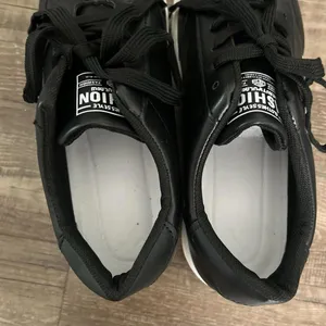 Black Casual Sneakers Faux Leather for Women Size 9 Brand New thumbnail 6