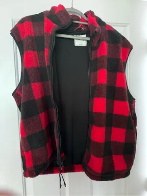Woolrich NWT Unisex Red and Black Fleece Lined Buffalo Plaid Vest thumbnail 4