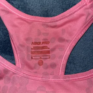 Pink sports bra thumbnail 3