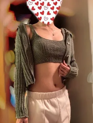 Lady’s sweater thumbnail 2