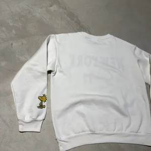 Peanuts Snoopy New York NY Women's Embroidered Sweatshirt SZ XL Pullover Graphic thumbnail 10