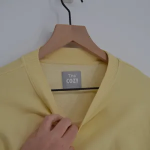 Aritzia TNA Cozy Fleece Perfect Crew Sweatshirt Yellow Solid Pullover Women's S thumbnail 3