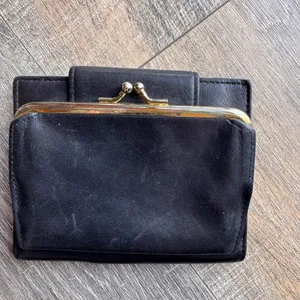 Buxton Black Leather Bifold Wallet Kiss Lock Coin Pouch ID Window Velvet Touch thumbnail 2