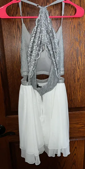Formal Dress White Size M thumbnail 2