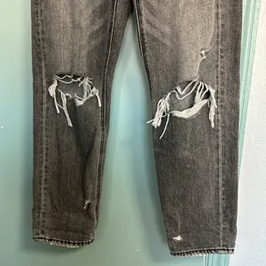 American Eagle Gray Distressed Mom Jeans Size 4 thumbnail 3