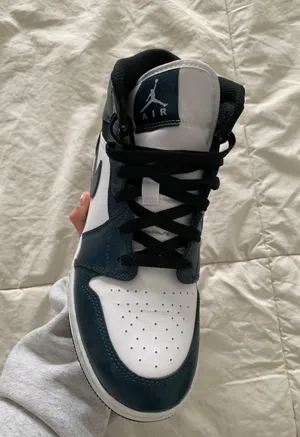 Nike Jordan 1 Mid thumbnail 10