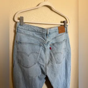 Levi's 70s high slim straight light jeans size‎ 32 light wash thumbnail 6