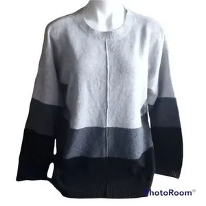 ✨ A.N.A. Colorblock Sweater✨ thumbnail 2