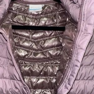 Columbia Women's Powder Lite II Vest Medium Mauve Omni-Heat Packable Puffer Down thumbnail 2