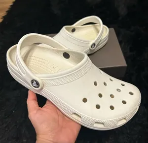 CROCS white clogs mules sandals shoes women’s 9 / mens 7 Preowned thumbnail 1