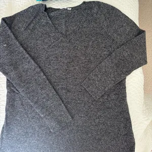 Gap sweater thumbnail 1