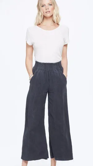 MOTHER The Bingo Fray Cropped Wide Leg in Faded Black Linen Blend thumbnail 1