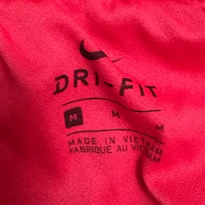 Nike Women's‎ Athletic Shorts in Red and Black Size Medium EUC thumbnail 4