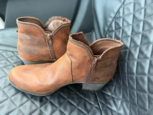 Women’s Brown Ankle Bootie Boots Round Toe Side Zip Buckle Solid US 9 thumbnail 3