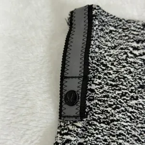 Lululemon Vinyasa Scarf Black White Static Print Snap‎ Convertible Infinity Wrap thumbnail 3