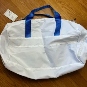 NWT Halara Weekender White & Blue Zipper Gym Duffle Bag with Shoulder Straps thumbnail 6