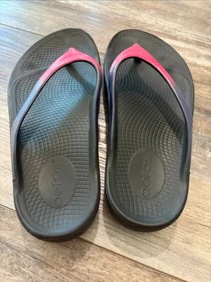 OOFOS Pink Ombre Metallic Flip Flops size 6 thumbnail 4