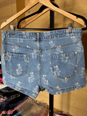 Anthropologie Pilcro Floral Print Button Fly Denim Shorts Size 32 High Rise thumbnail 10
