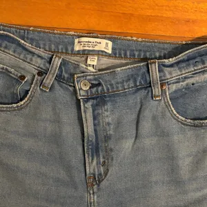Abercrombie & Fitch Curve Love 32 14 S 90s Slim Straight Ultra High Rise Jeans thumbnail 3