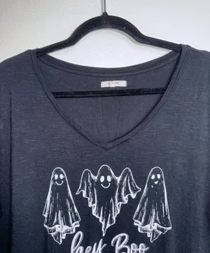 Maurices Hey Boo Halloween Ghost Graphic Tee Black V-neck Short Sleeve thumbnail 3