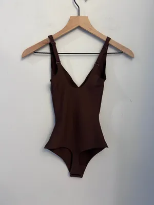 Skims Body Plunge Bodysuit XS Cocoa New with tags thumbnail 3