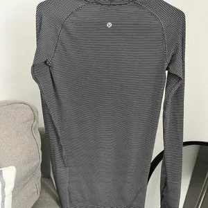 Lululemon Swiftly Tech Long Sleeve Crew thumbnail 6