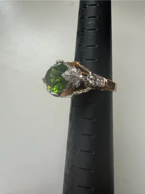Oval Green Gemstone Cocktail Ring with Decorative Metal Accents thumbnail 5