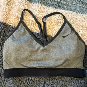 Nike Sports Bra thumbnail 1