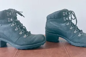 Merrell Chateau Mid Lace Waterproof Black Leather Heeled Hiking Boots Womens 7 thumbnail 1
