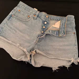 Levi's Denim Shorts Womens 28 Light Blue 501 Original‎ High Rise Cut Off Summer thumbnail 5