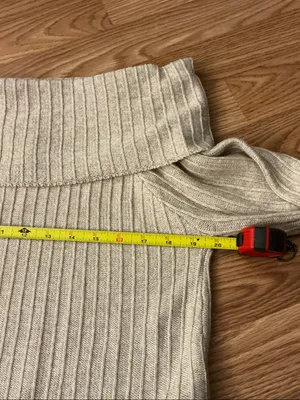 American Eagle Outfitters Ribbed Off-the-Shoulder Sweater Size Medium thumbnail 5