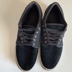 Vans Chukka Low women’s black sneakers thumbnail 4