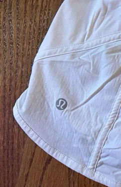 Lululemon Shorts Hotty Hot White thumbnail 4