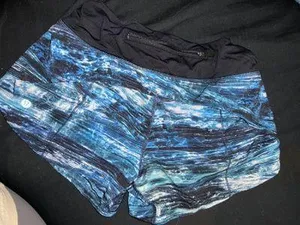 Lululemon Hotty Hot Short 2.5” thumbnail 2