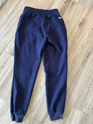 FIGS Scrub Pants thumbnail 4