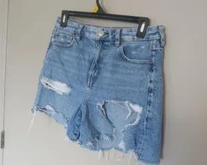 American Eagle Outfitters baggy mom short shorts ripped in light wash blue size 4. thumbnail 4