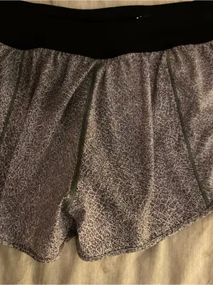 Lululemon Hotty Hot Short (Naked 4") Fractal Alpine White Black / Black Size 4 thumbnail 7