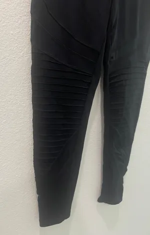 Black Leggings Size Small thumbnail 3